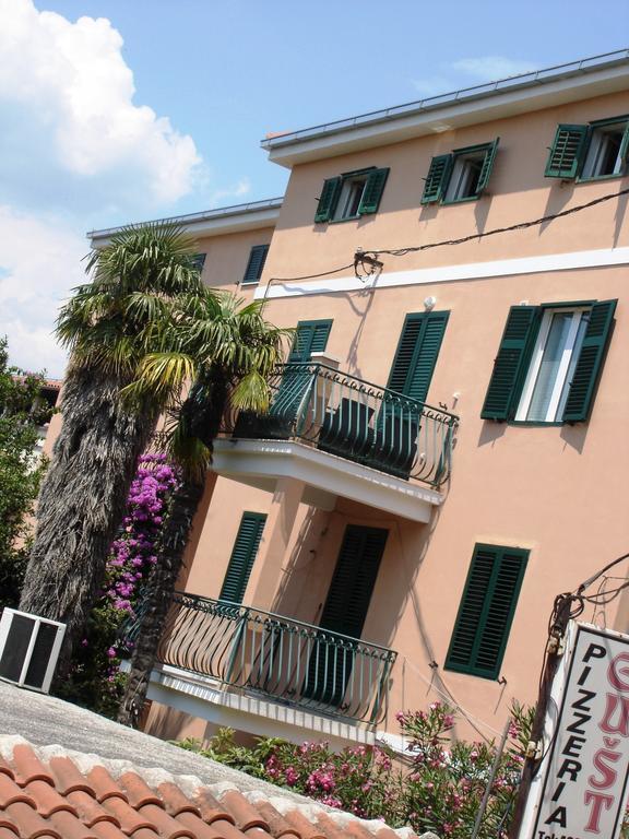 Guest House Laura Split Exterior photo